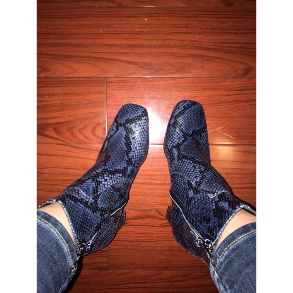 Barneys snake skin booties. New size 38 w/o box - Picture 4 of 8
